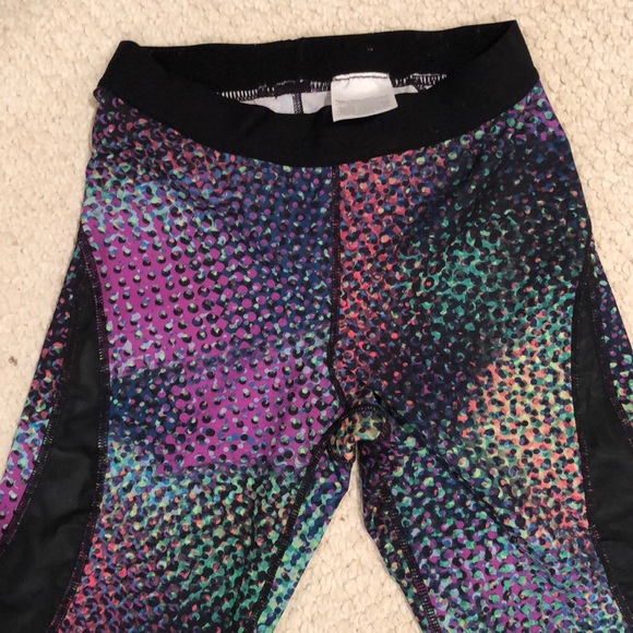 Nike Pro Hyper Cool Kaleidoscope crop leg Workout Leggings - Picture 6 of 16